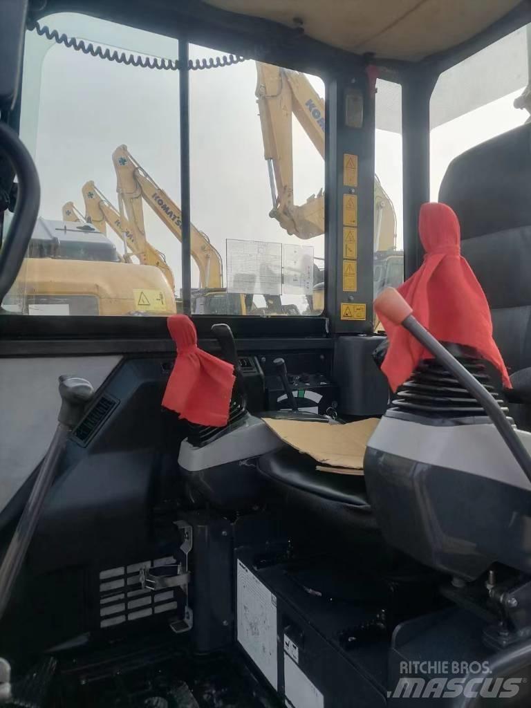 Komatsu PC56-7 Kāpurķēžu ekskavatori