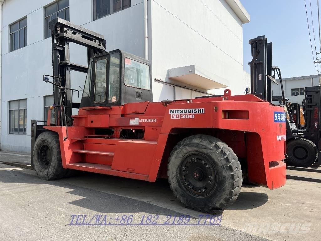 Mitsubishi FD300 Teleskopiskie manipulatori