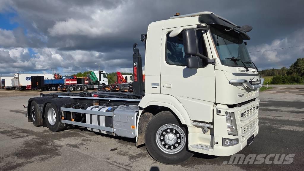 Volvo FM460 6X2*4 Treileri ar āķi