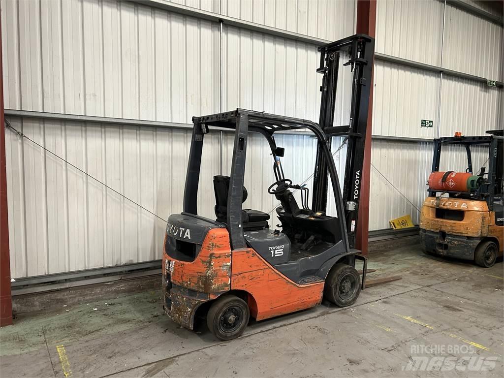 Toyota 02-8FDF15 Tehnika ar dīzeļa dzinēju