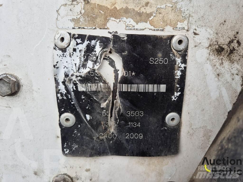 Bobcat S 250 Lietoti riteņu kompaktiekrāvēji