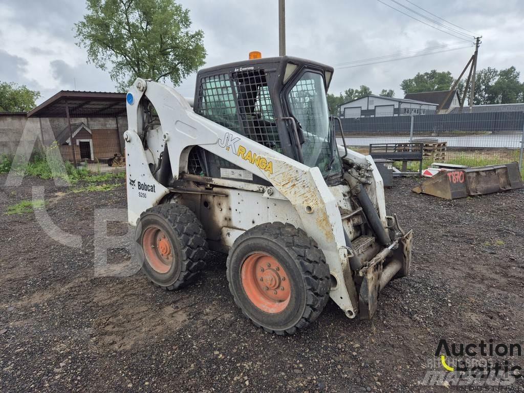 Bobcat S 250 Lietoti riteņu kompaktiekrāvēji