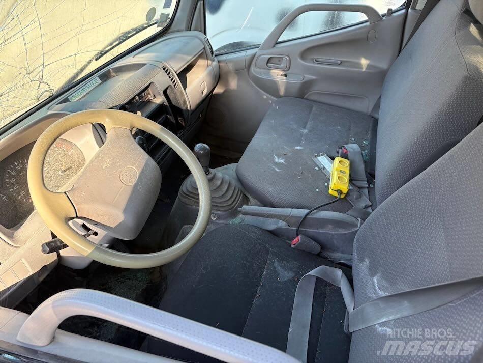 Toyota Dyna Vieglais kravas automobilis/izkraušana no sāniem