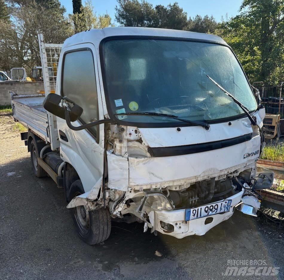 Toyota Dyna Vieglais kravas automobilis/izkraušana no sāniem