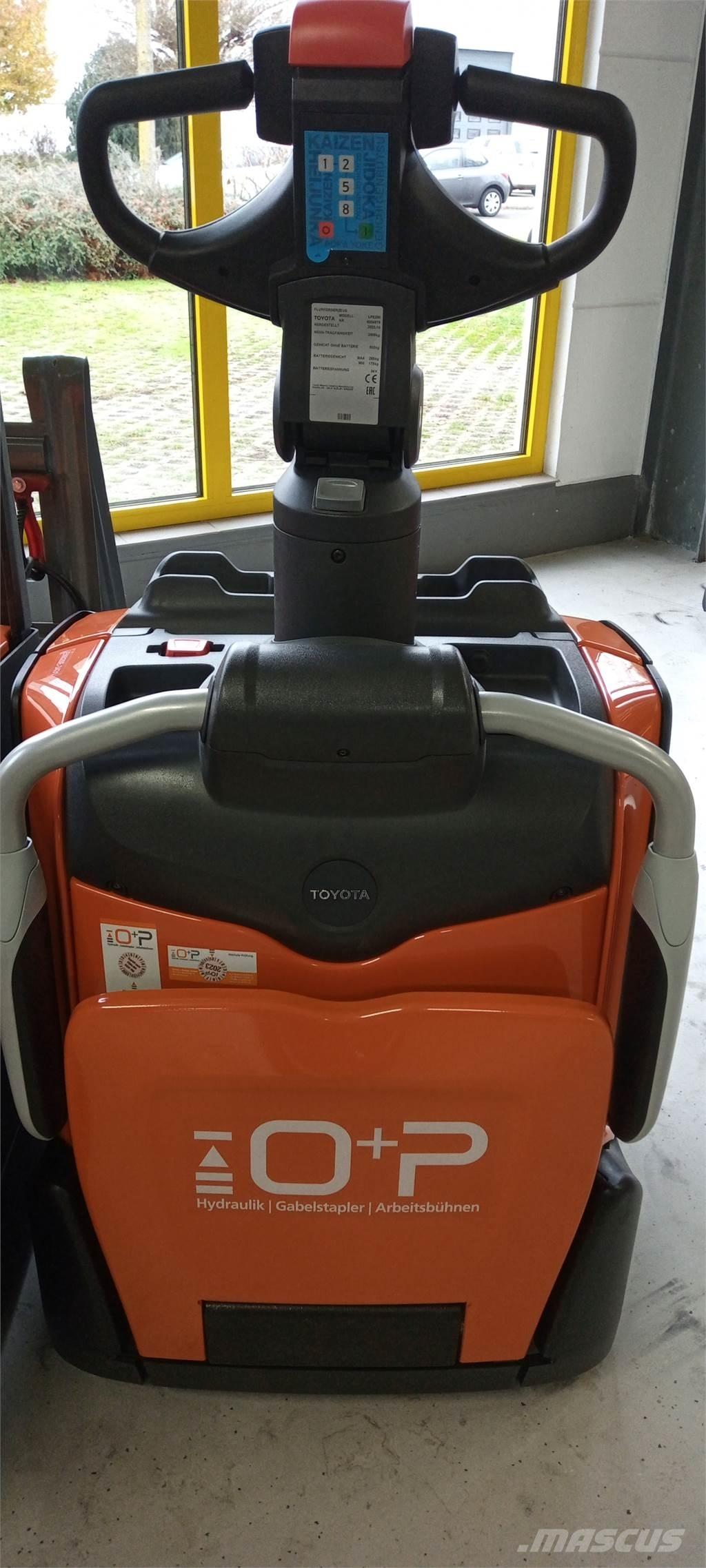 Toyota LPE200 Zemie palešu pacēlāji
