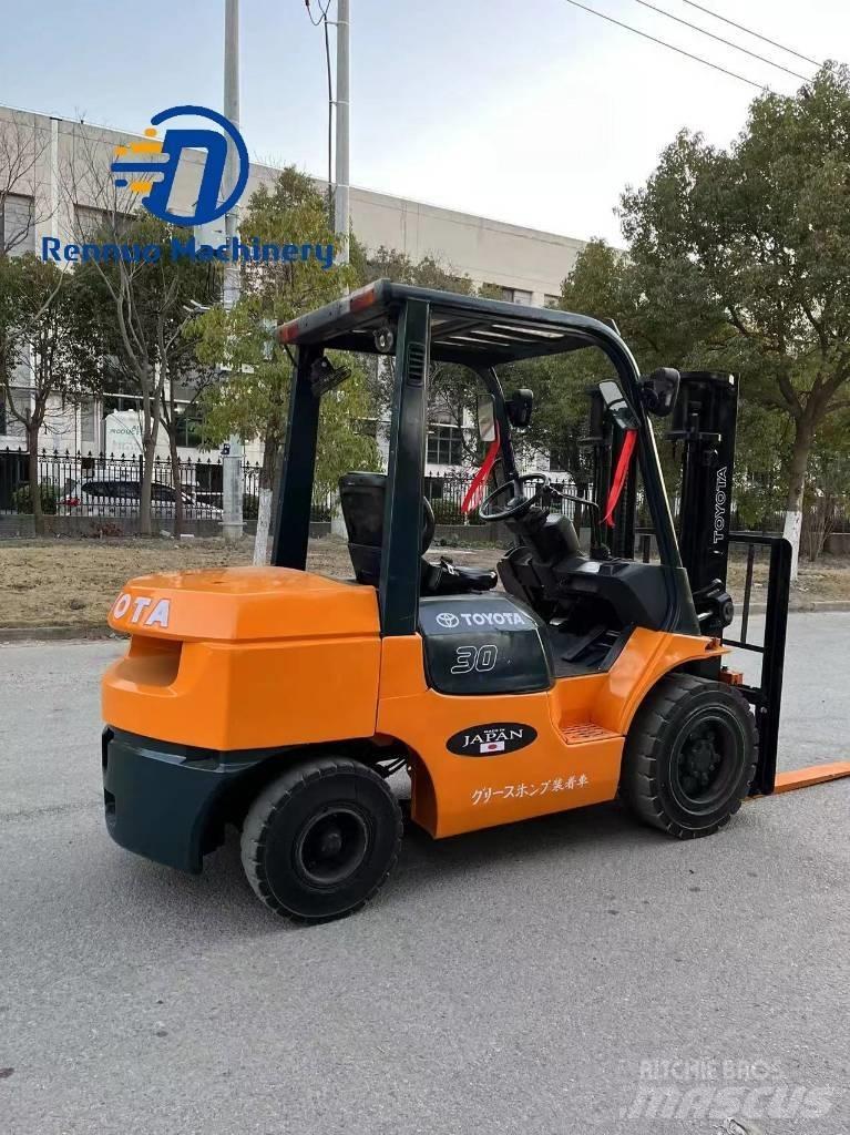 Toyota FD 30 Tehnika ar dīzeļa dzinēju