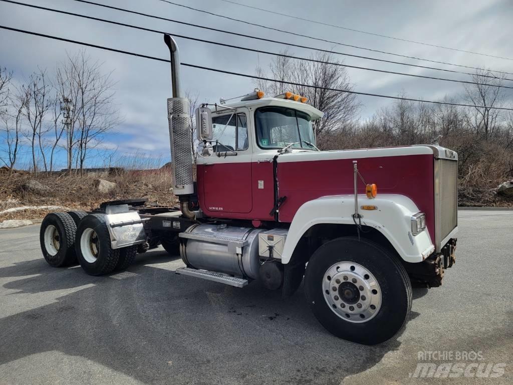 Mack RW613 Vilcēji