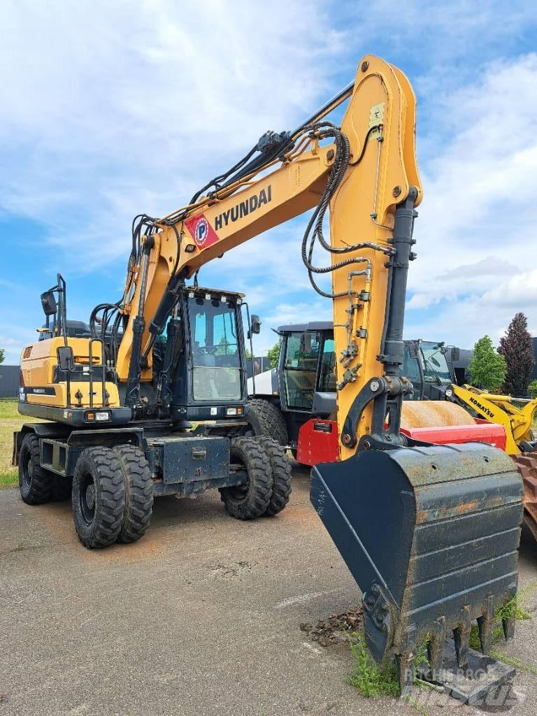 Hyundai HW140 Ekskavatori uz riteņiem