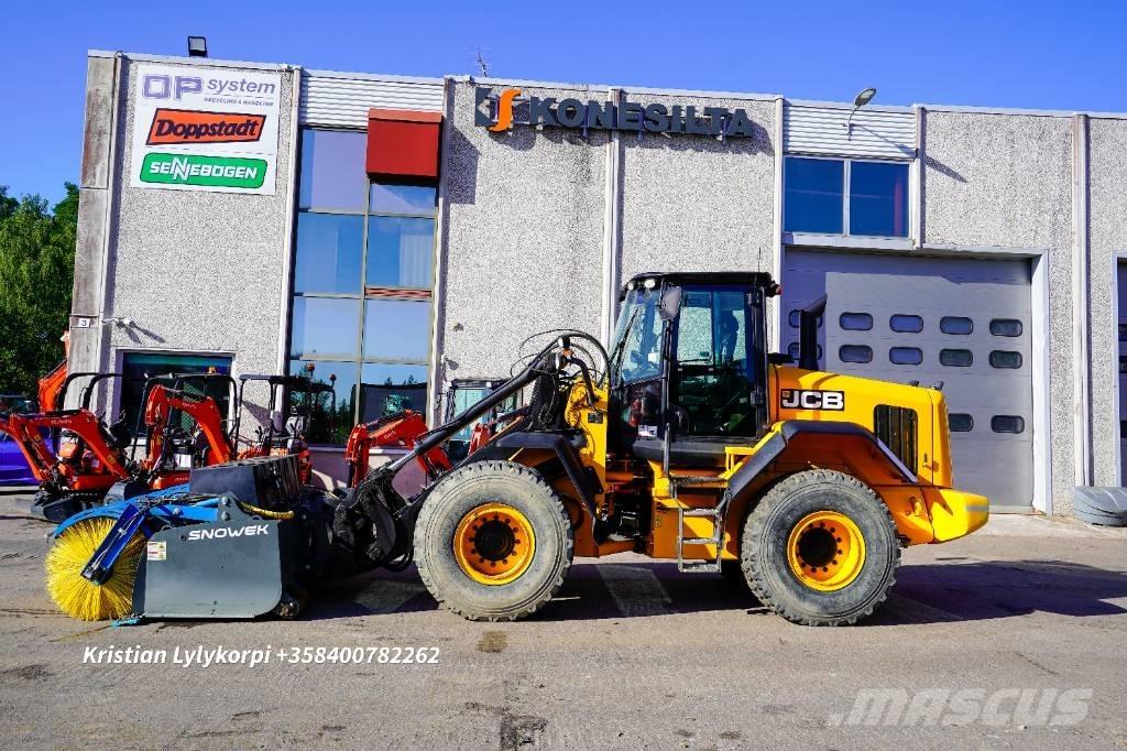 JCB 437HT Iekrāvēji uz riteņiem
