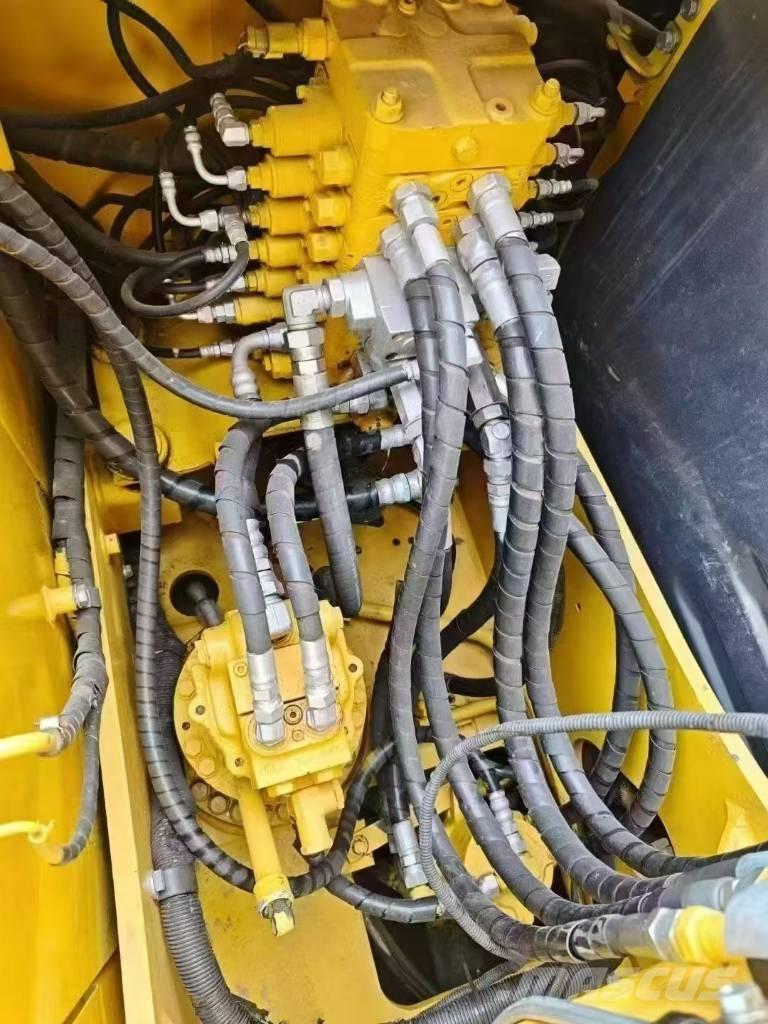 Komatsu 130-7 Kāpurķēžu ekskavatori