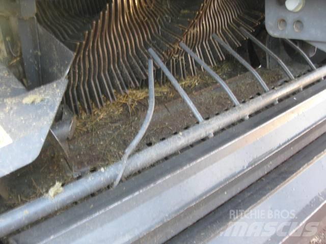 CLAAS Rollant 455 RC Rituļu preses