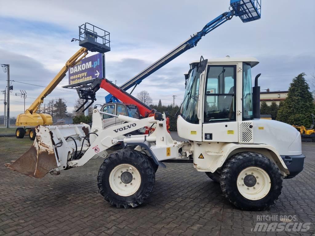 Volvo L 30 B Iekrāvēji uz riteņiem