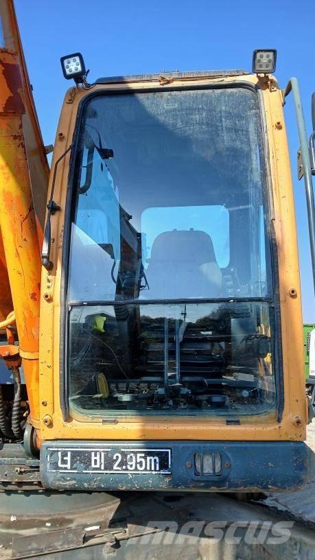 Hyundai Robex 220 LC Kāpurķēžu ekskavatori