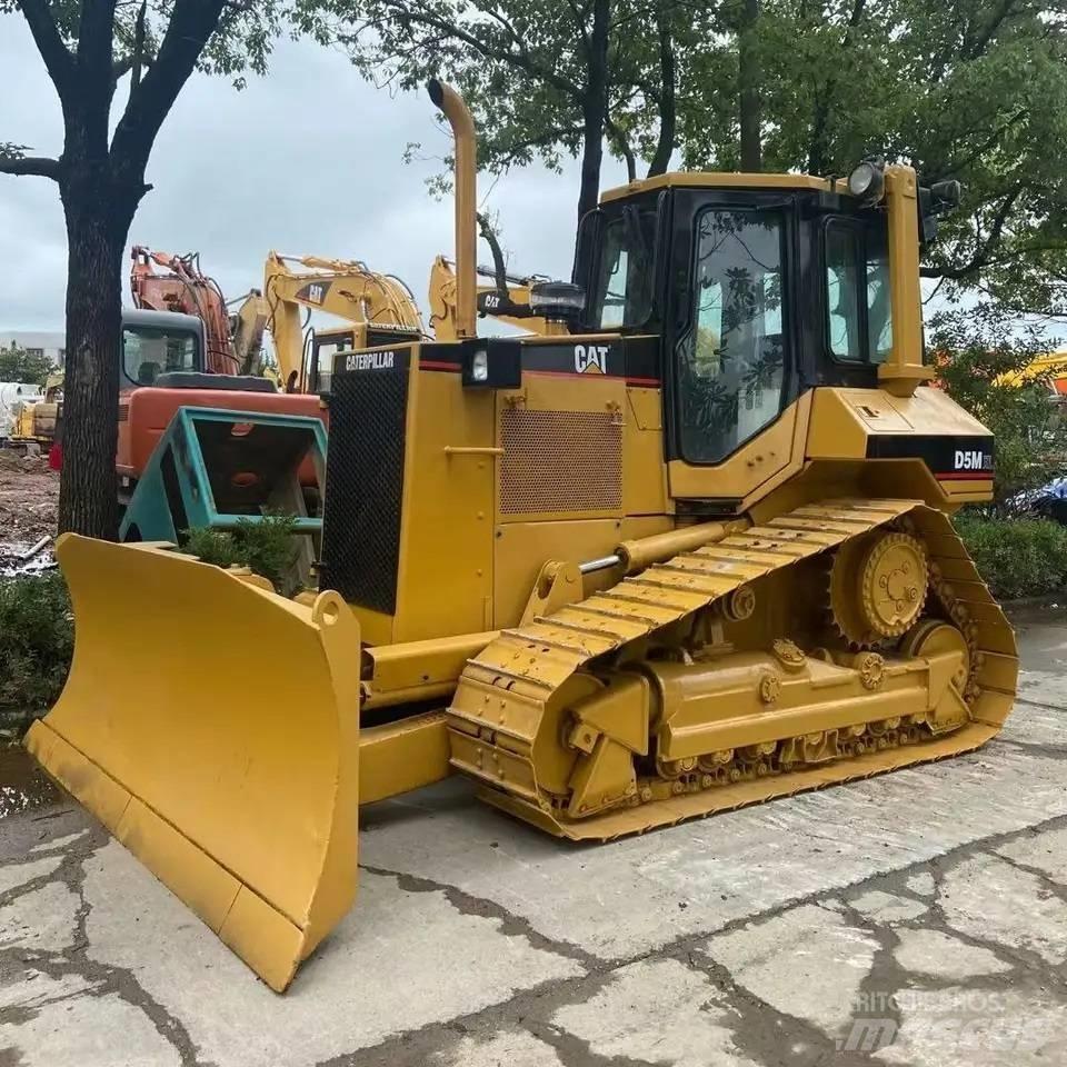 CAT D5M Kāpurķēžu buldozeri
