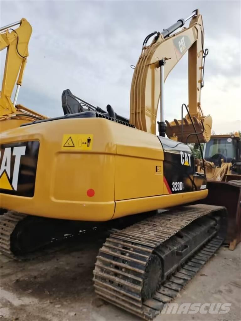 CAT 323 D Kāpurķēžu ekskavatori