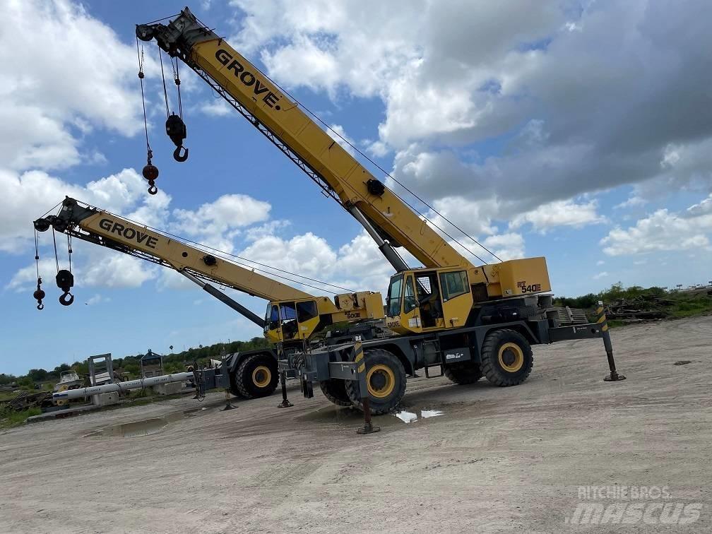 Grove RT 600 E Celtņi nelīdzenām virsmām