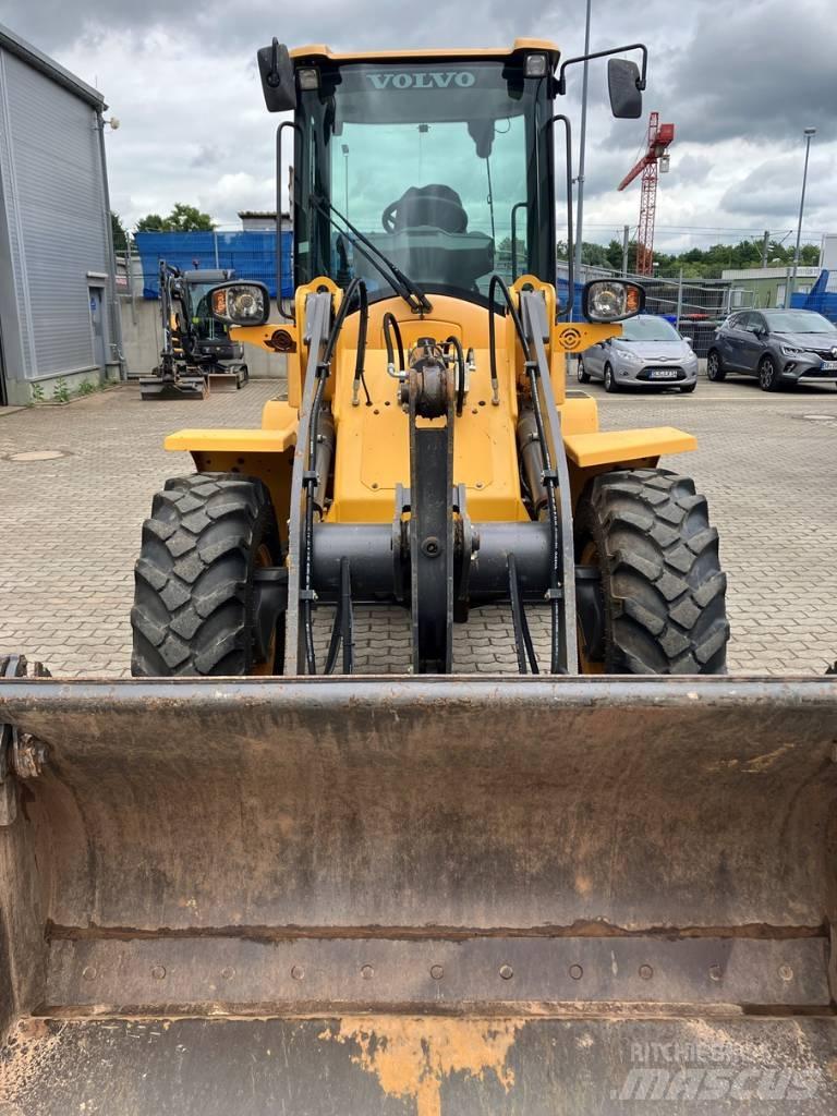 Volvo L 30 G Iekrāvēji uz riteņiem