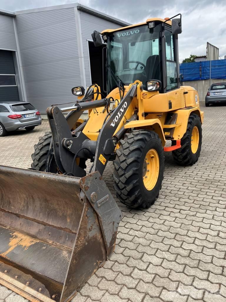 Volvo L 30 G Iekrāvēji uz riteņiem