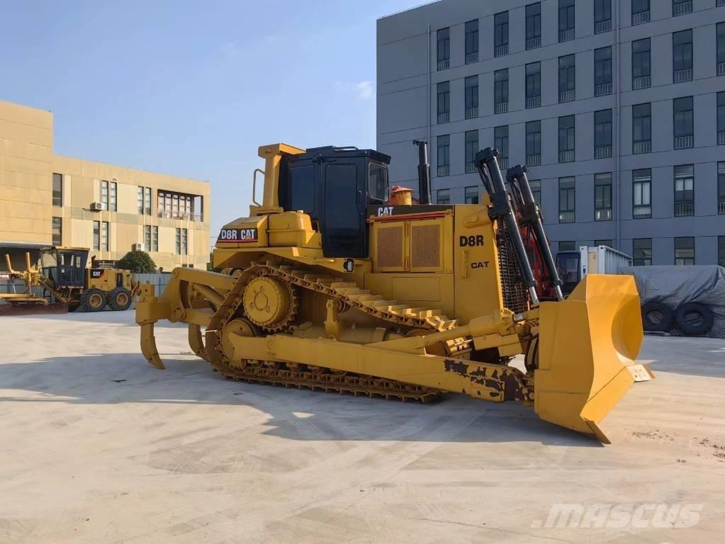 CAT D8R Kāpurķēžu buldozeri