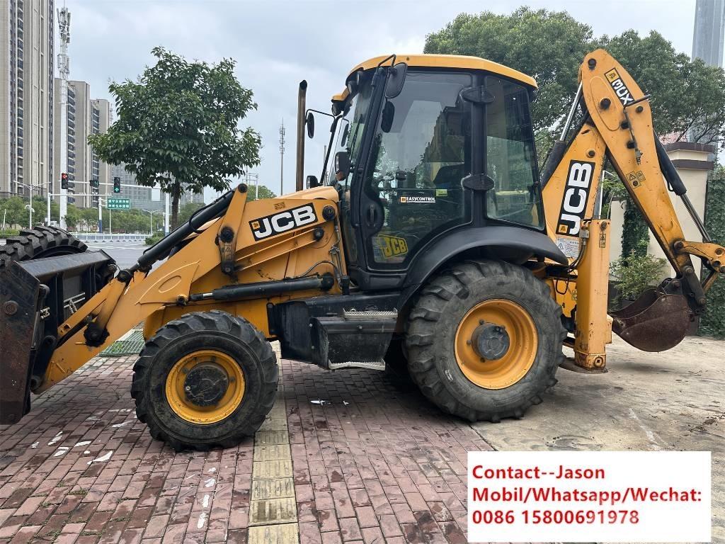 JCB 3 CX 4 T Ekskavatori-iekrāvēji