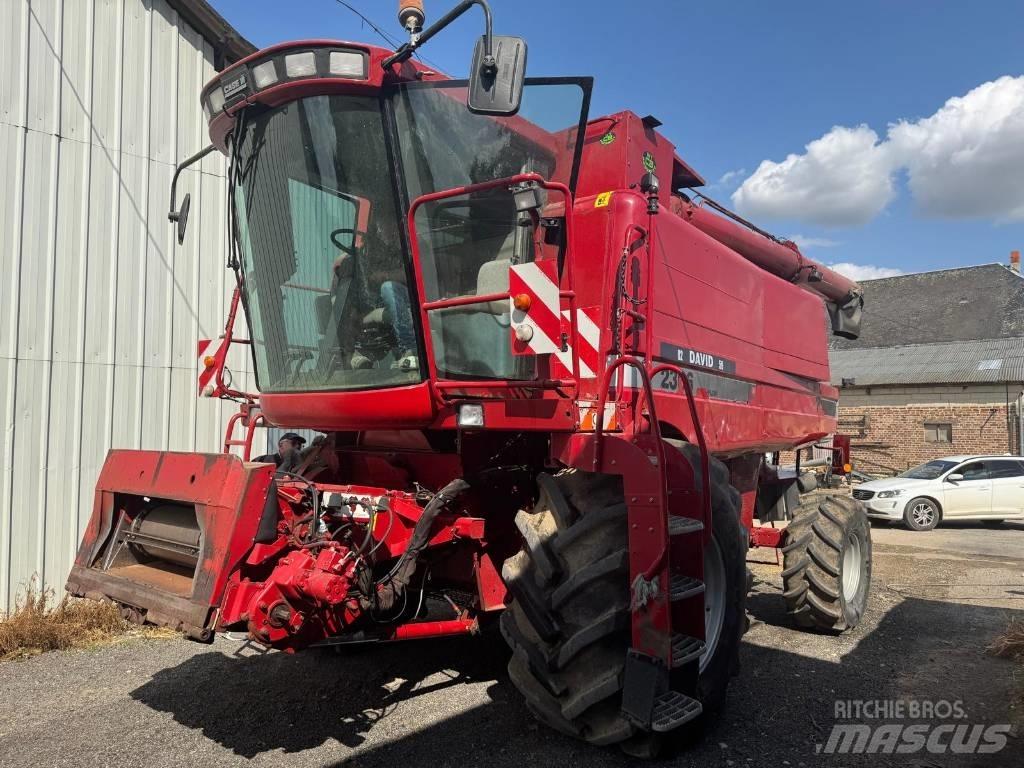 Case IH 2366E Ražas novākšanas kombaini