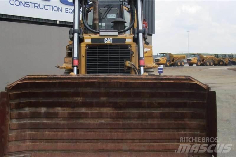 CAT D6R Kāpurķēžu buldozeri