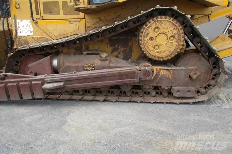 CAT D6R Kāpurķēžu buldozeri
