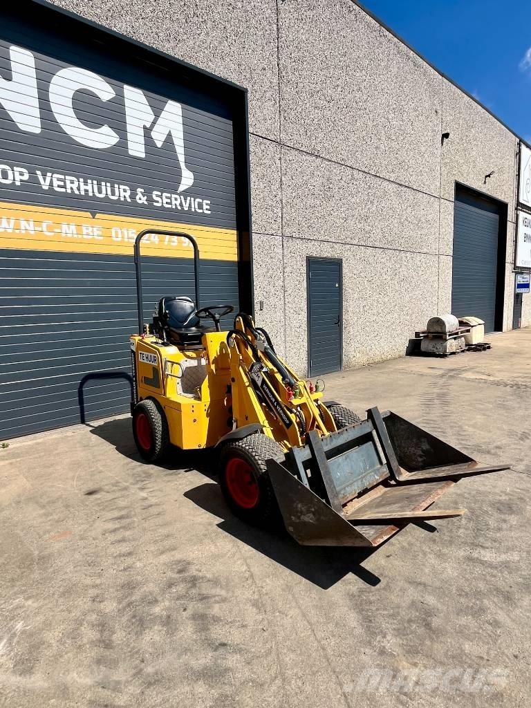 Knikmops KM 100 Iekrāvēji uz riteņiem