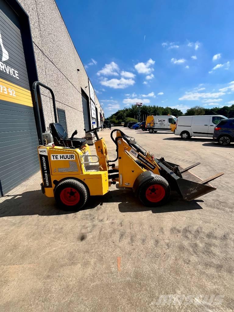 Knikmops KM 100 Iekrāvēji uz riteņiem