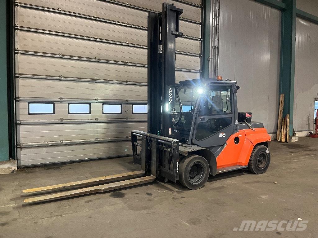 Toyota 40-8 FD 80 N Tehnika ar dīzeļa dzinēju