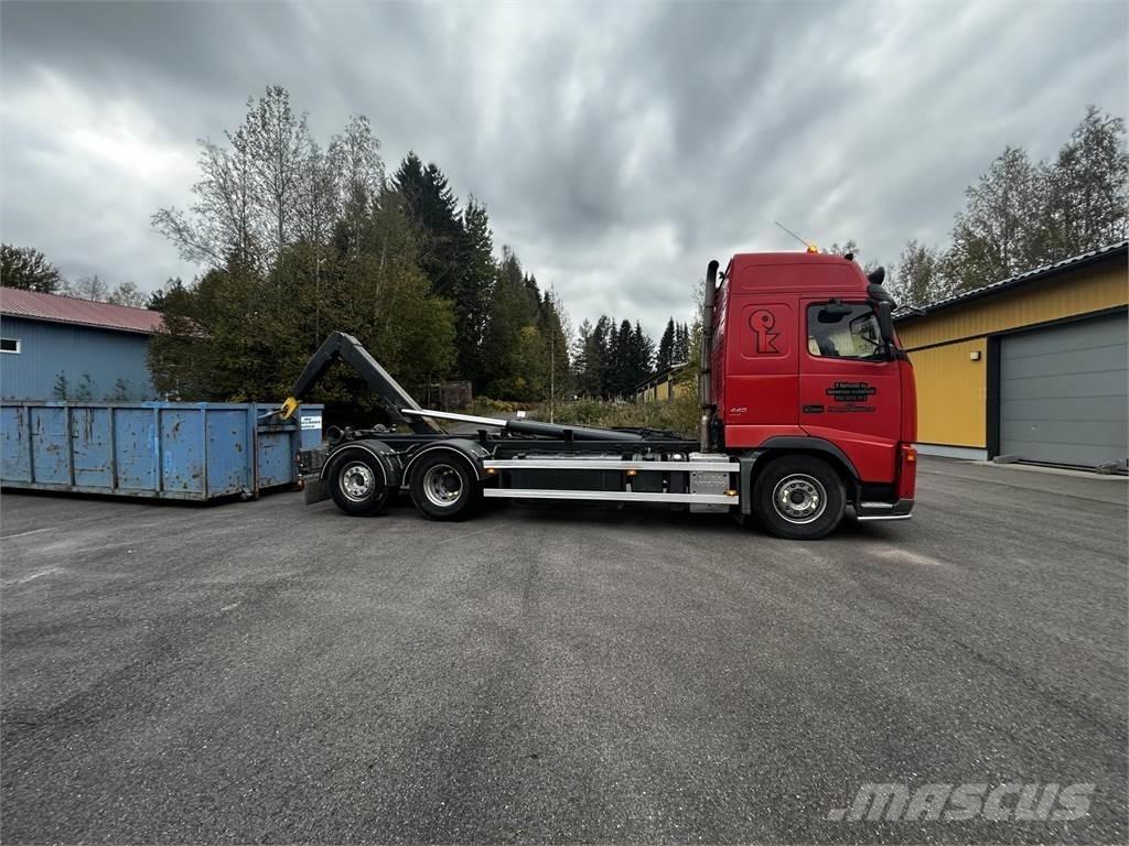 Volvo FH440 Treileri ar āķi