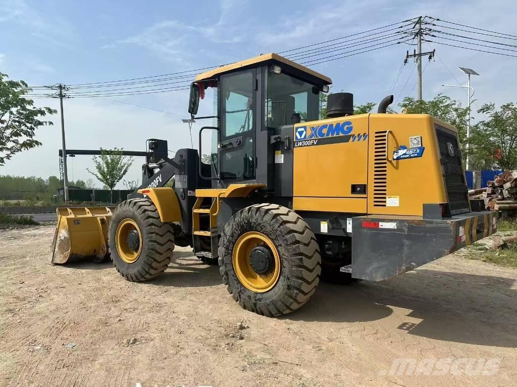XCMG LW 300 F Iekrāvēji uz riteņiem