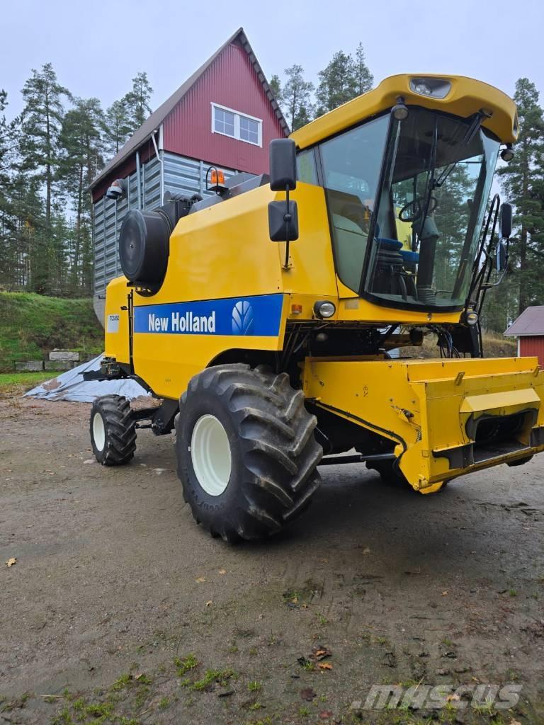 New Holland TC 5050 Ražas novākšanas kombaini