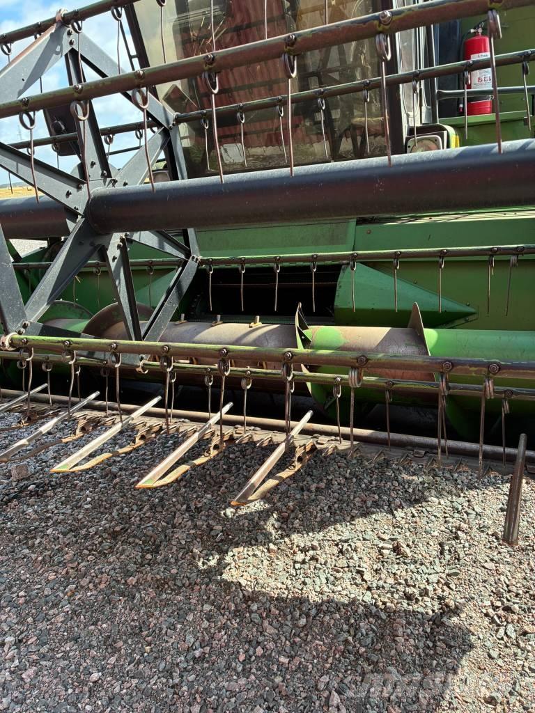 John Deere 1042 Ražas novākšanas kombaini
