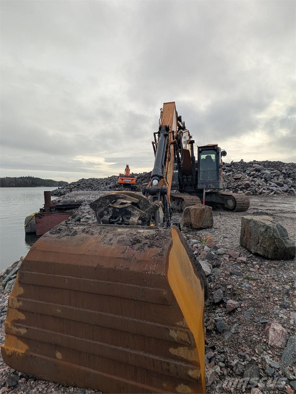 CASE CX 245D SR Kāpurķēžu ekskavatori