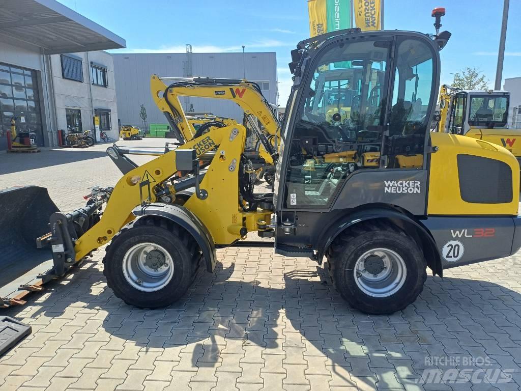Wacker Neuson WL32 Iekrāvēji uz riteņiem