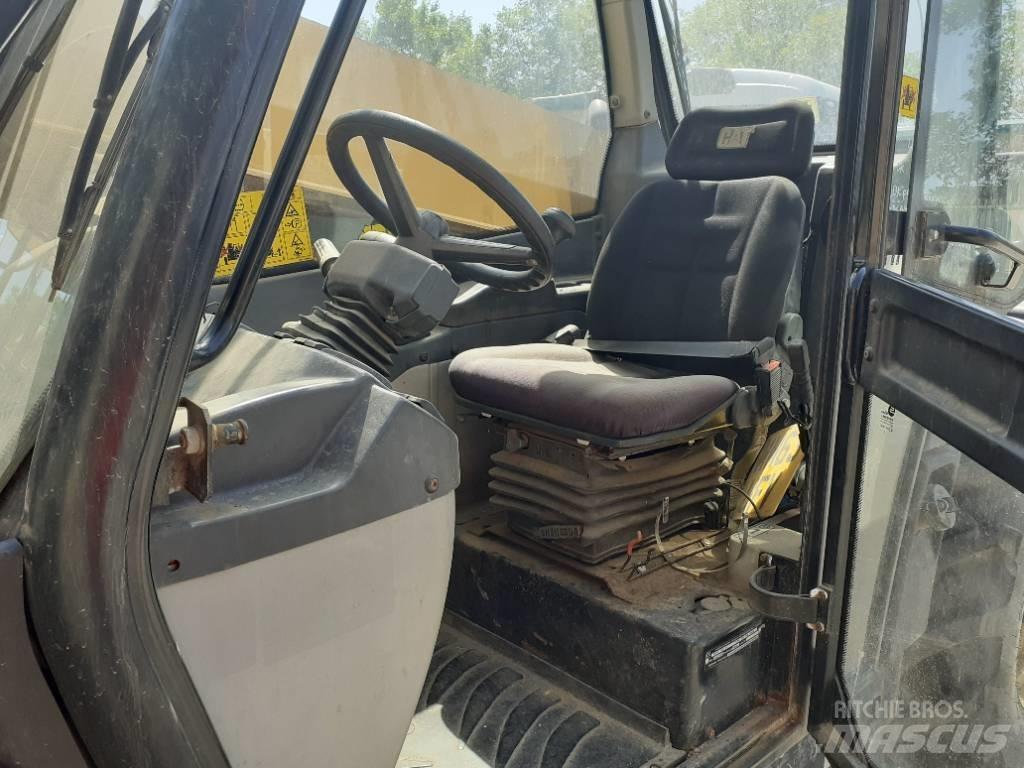 CAT TH 337 c Lauksaimniecības pacēlāji