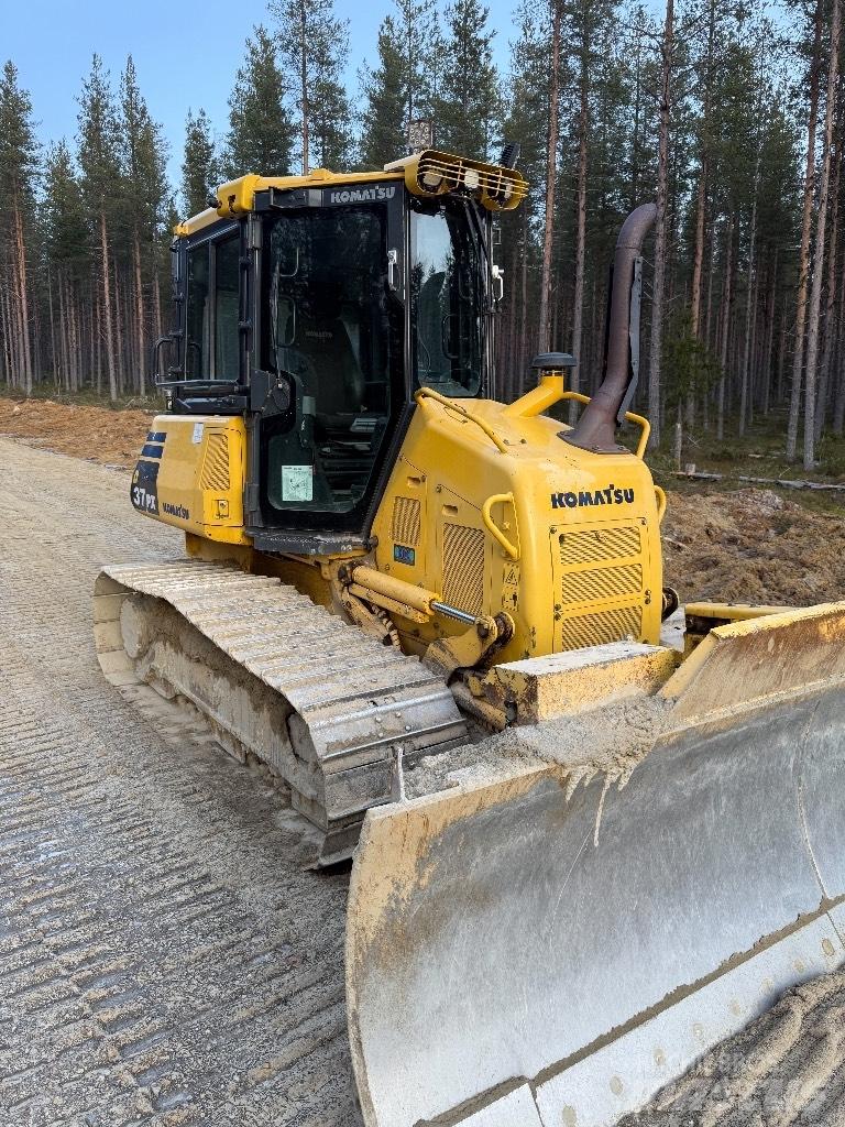 Komatsu D 37 PX-23 Kāpurķēžu buldozeri