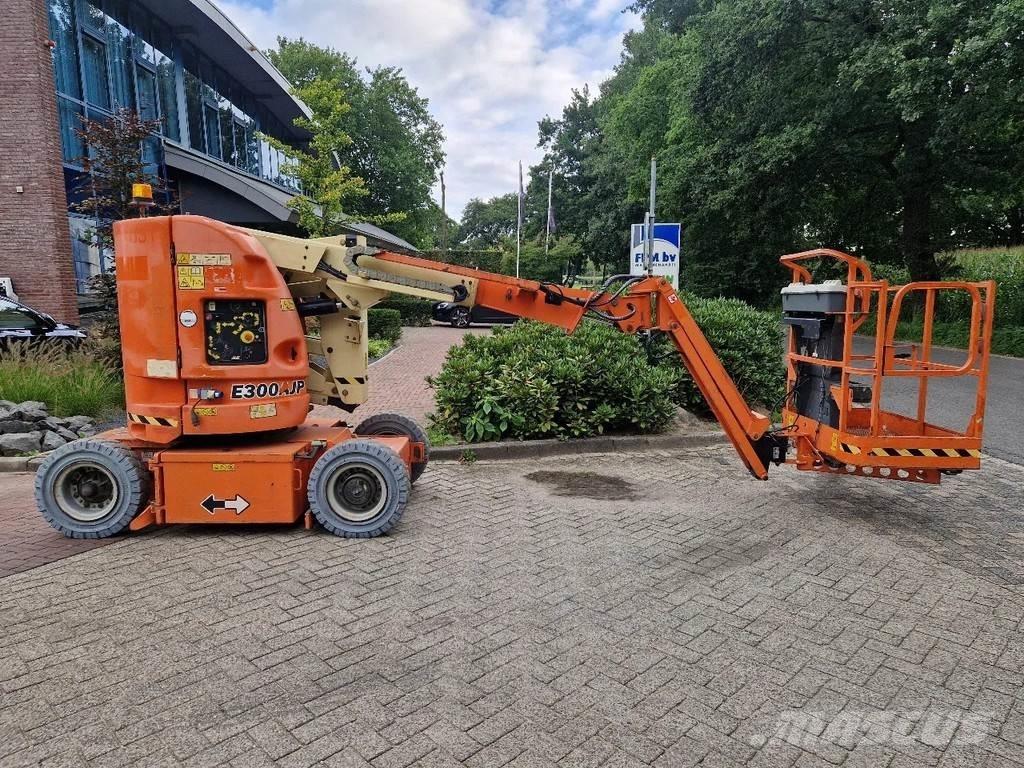 JLG E300AJP Strēles pacēlāji