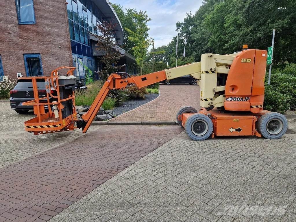 JLG E300AJP Strēles pacēlāji