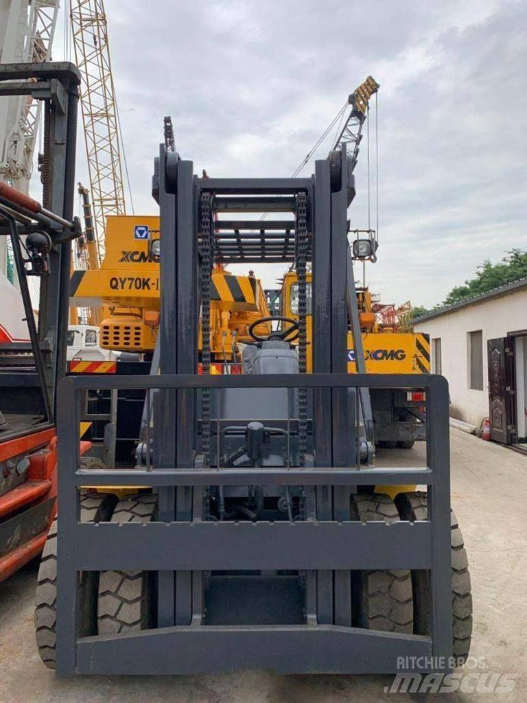 Komatsu 8 Ton Tehnika ar dīzeļa dzinēju