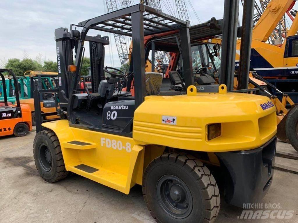 Komatsu 8 Ton Tehnika ar dīzeļa dzinēju