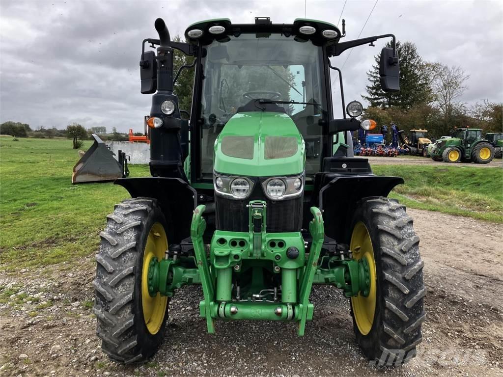 John Deere 6120M Traktori