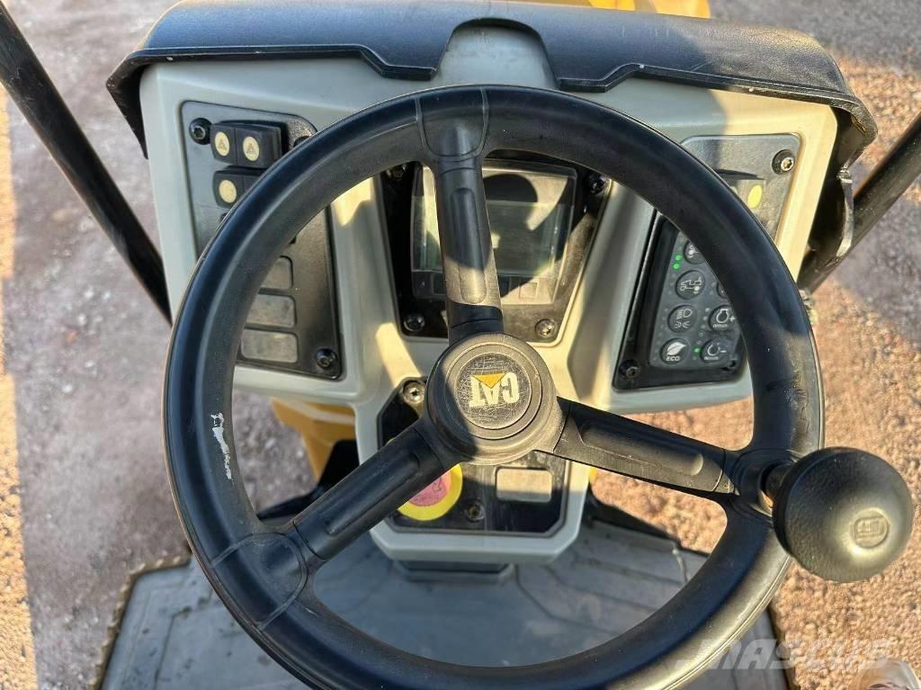 CAT CB 24 B Divvalču grunts veltņi