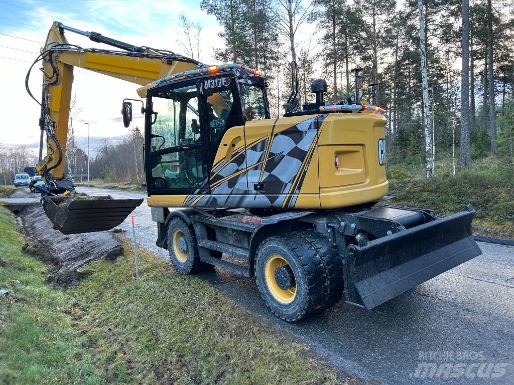 CAT M 317F Ekskavatori uz riteņiem