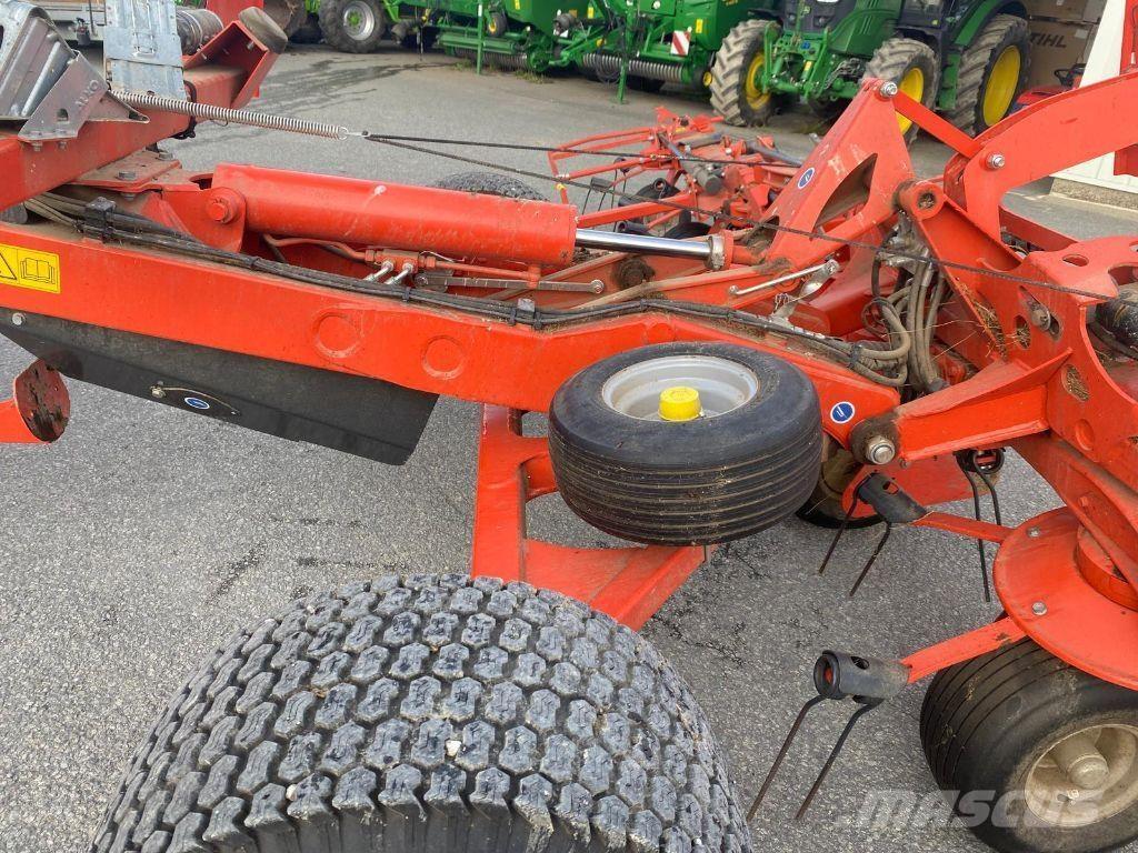 Kuhn GF8712T Grābekļi un siena ārdītāji