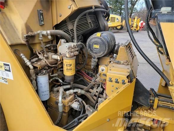 CAT CB64 Vienvalča grunts veltņi