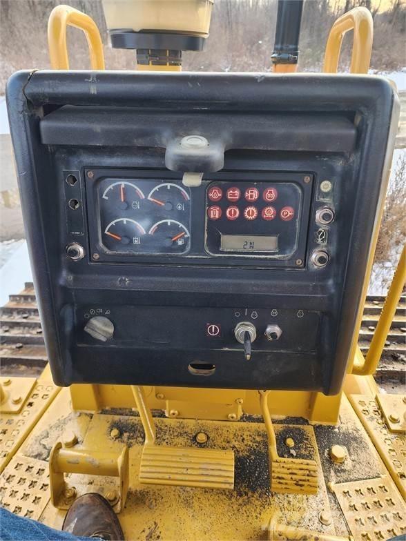 CAT D6M XL Kāpurķēžu buldozeri