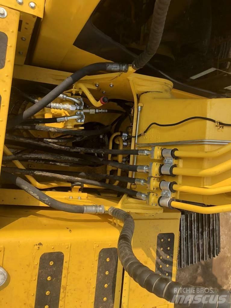 Komatsu PC200-8 Kāpurķēžu ekskavatori