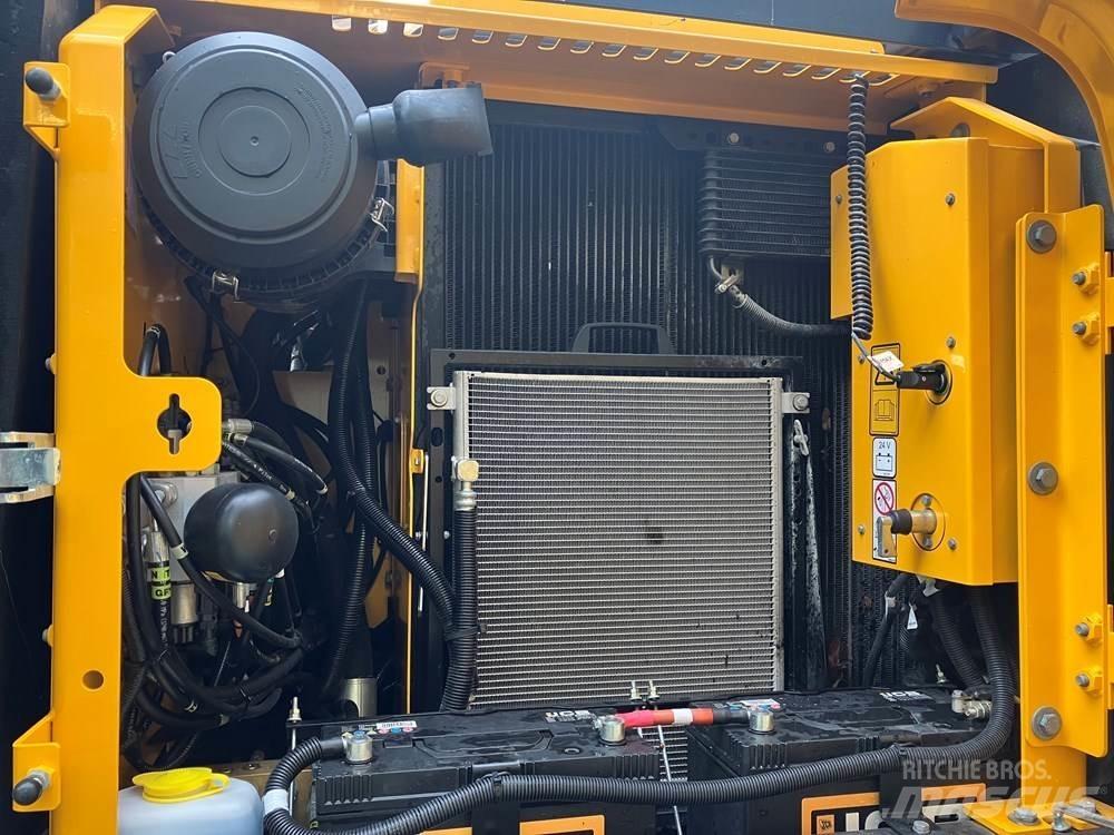 JCB JS145W Ekskavatori uz riteņiem